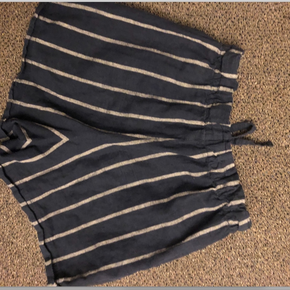UniQlo Navy Blue/Silver stripped linen shorts - Picture 2 of 2